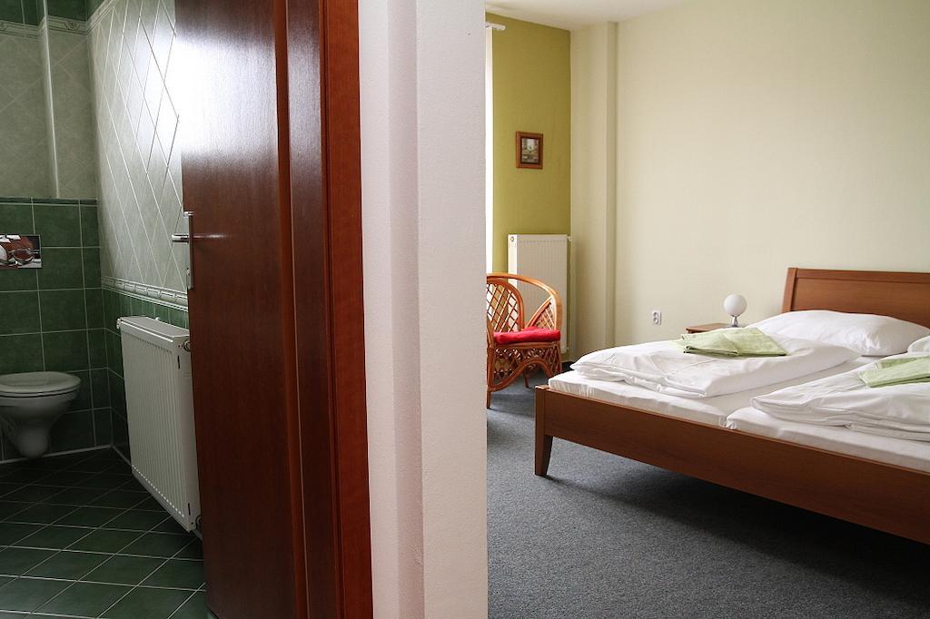 Milotin Hotel ซูเบเรซ ภายนอก รูปภาพ